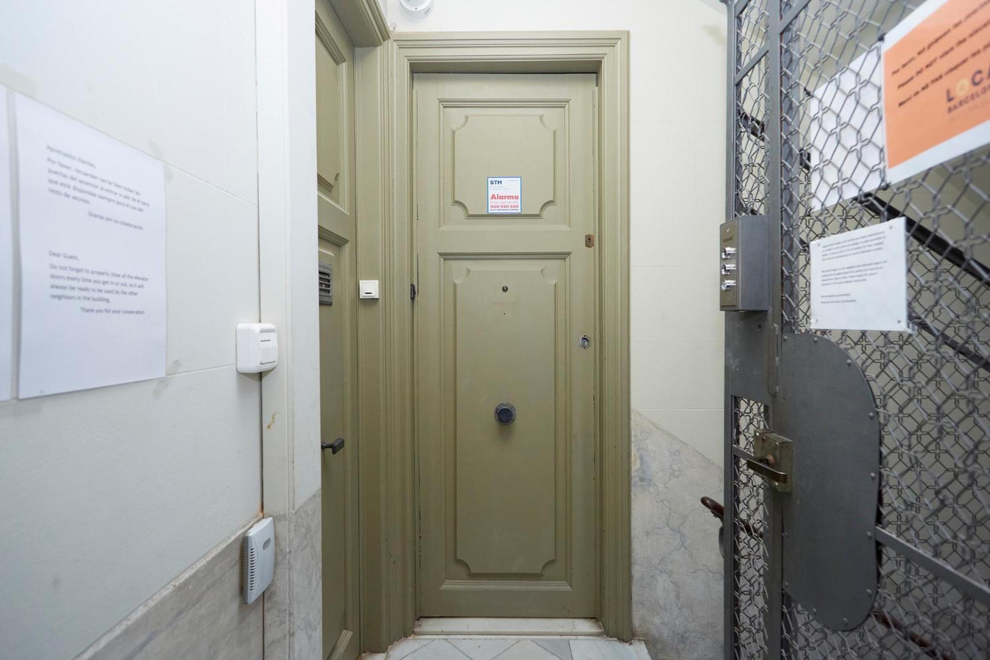 61par1014- Magnifico Recientemente Decorado En Poble Sec * Barcelona