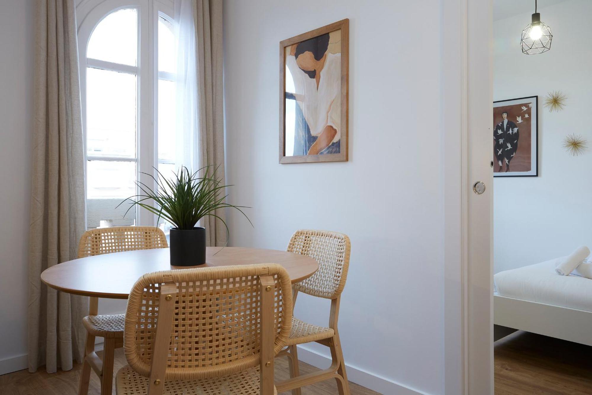 61par1014- Magnifico Recientemente Decorado En Poble Sec * Barcelona